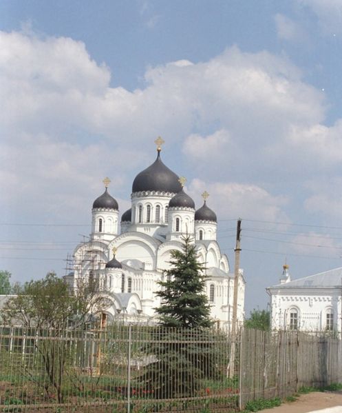 Tiedosto:Divejevo kirkastumisen kirkko autotravel.jpg